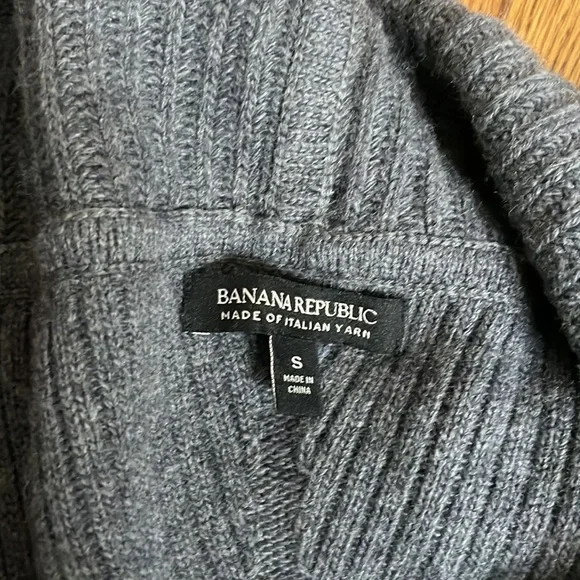 Banana Republic Merino Wool cardigan - Picture 2 of 6